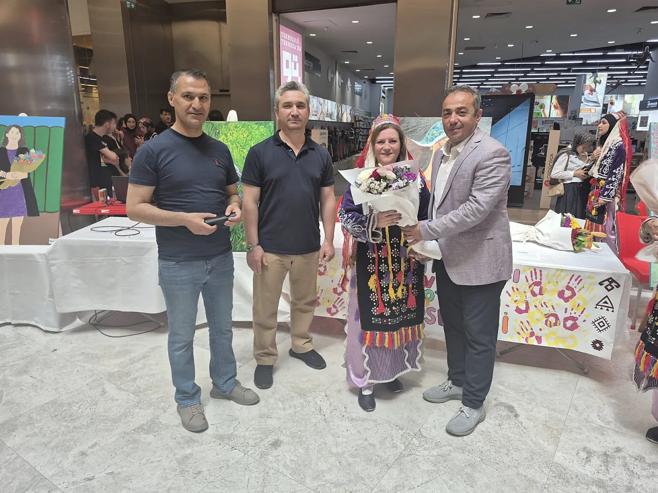 Lise Öğretmenleri Ve Öğrencilerinden Görsel Şölen