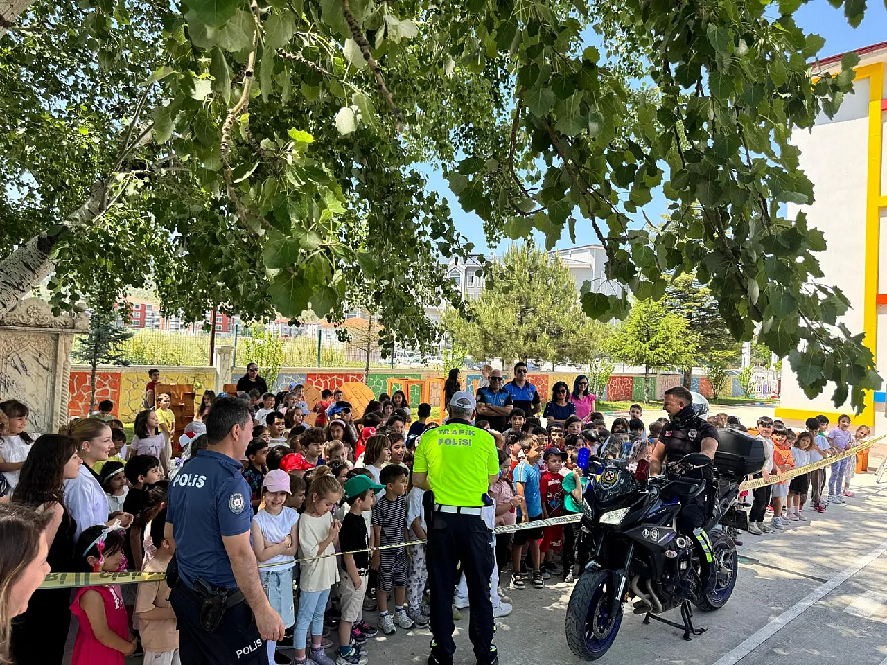 Miniklere Polislik Mesleği Tanıtıldı