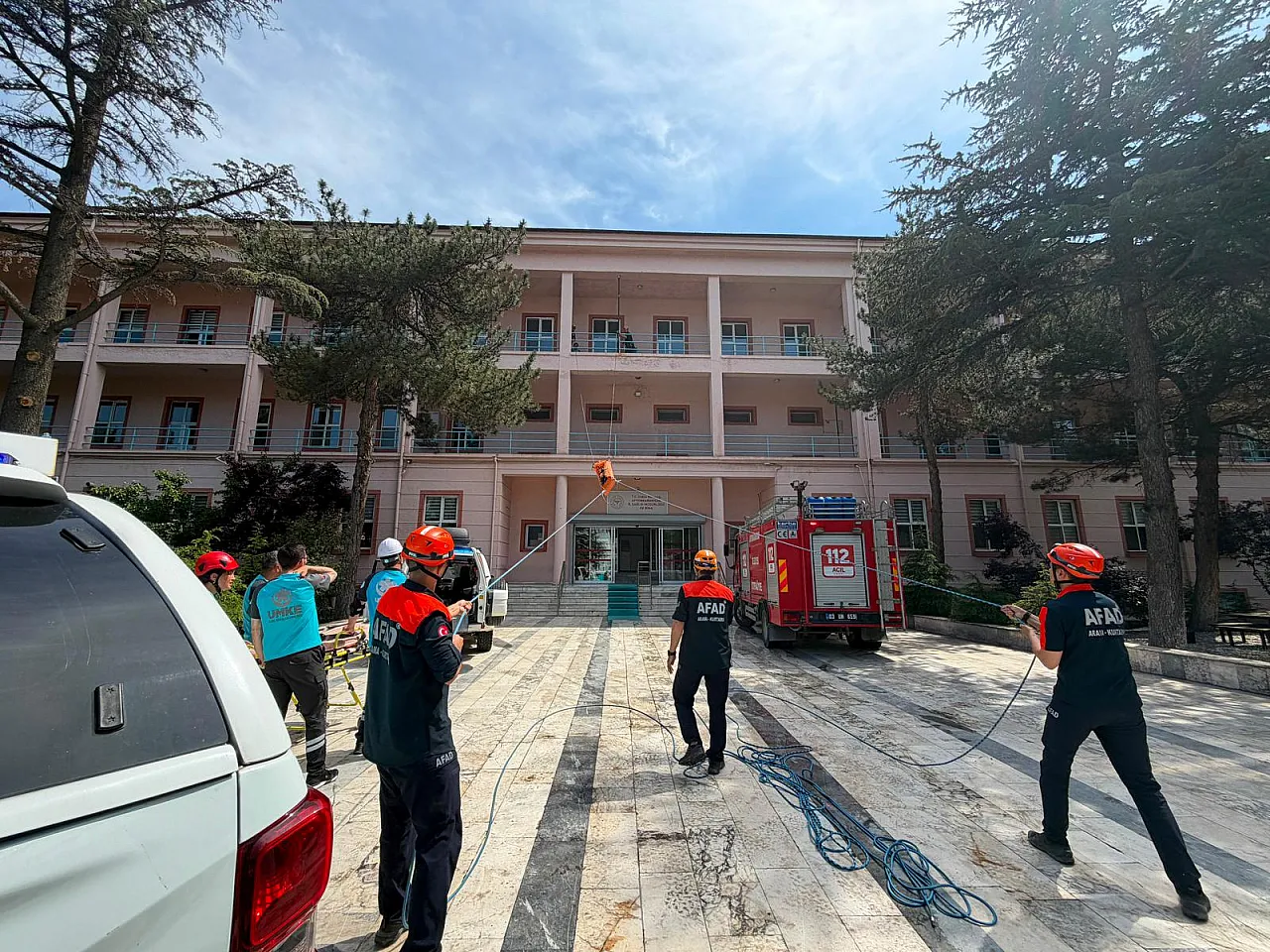 Sağlık Müdürlüğündeki Yangın Tatbikatı Gerçeğini Aratmadı