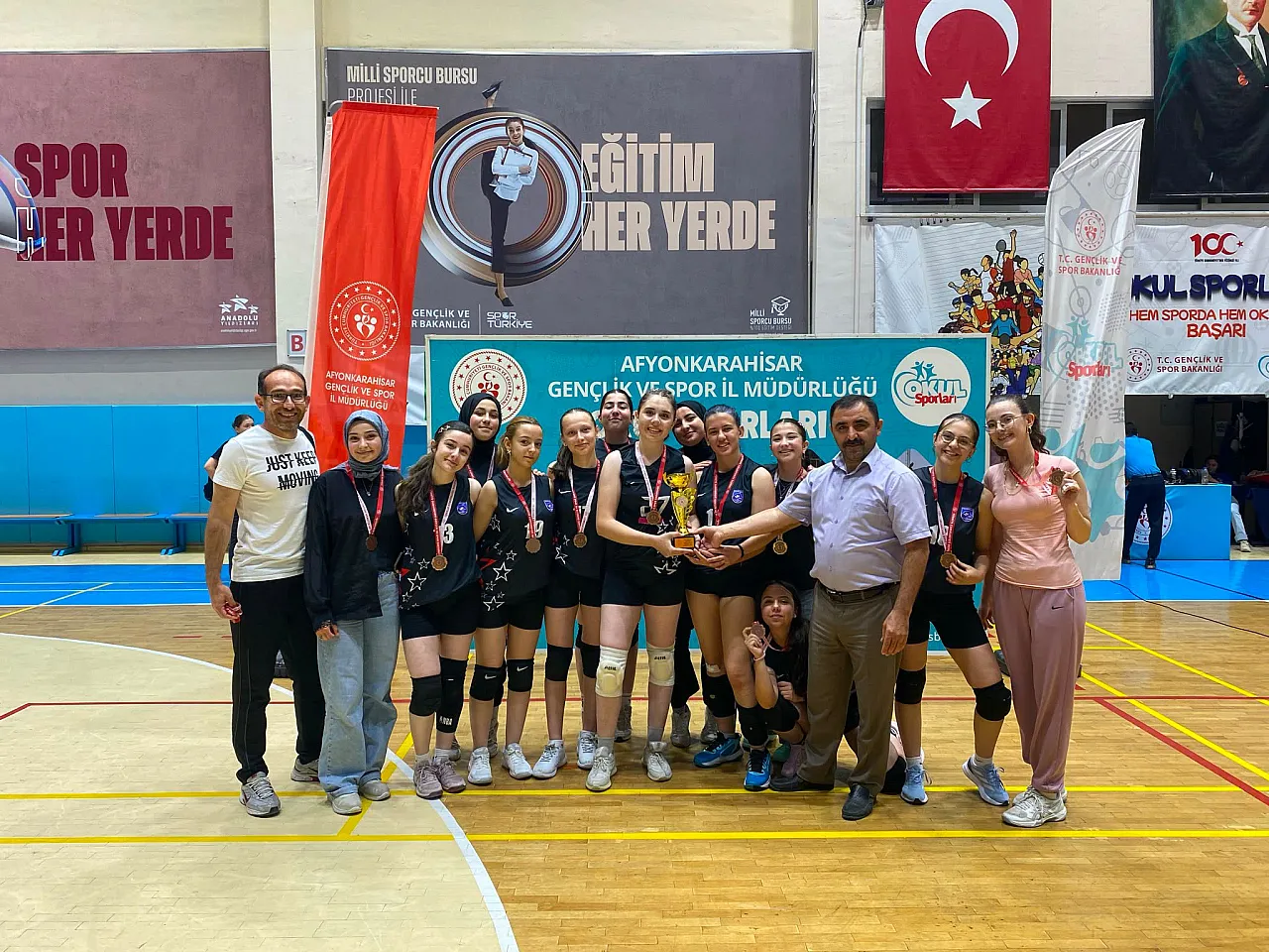 Voleybol Genç Kızlarda Kocatepe Anadolu Lisesi Şampiyon Oldu