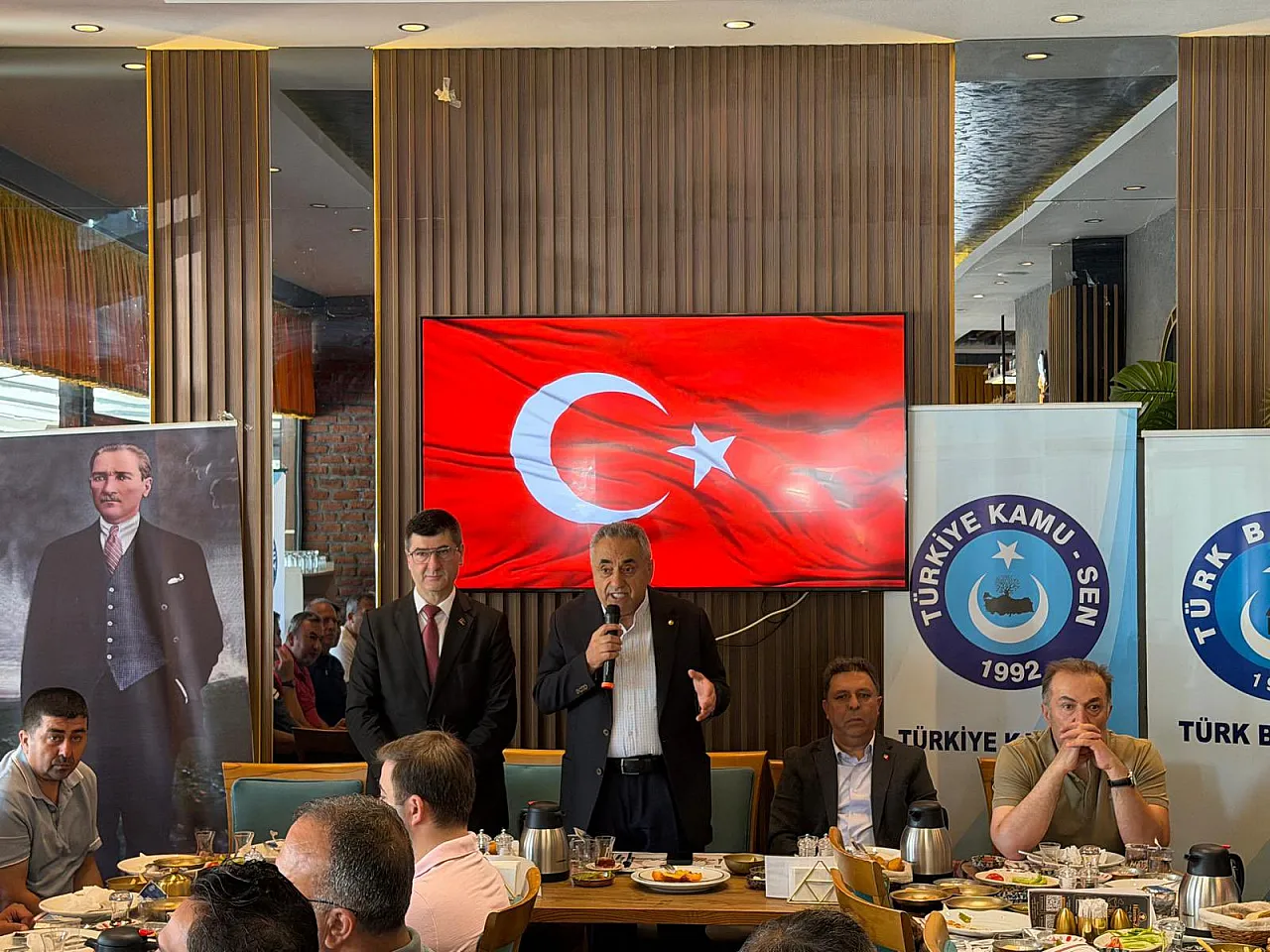'4 Milyon Memur Ve Kamu Görevlisinin Talepleri Görmezden Gelindi'