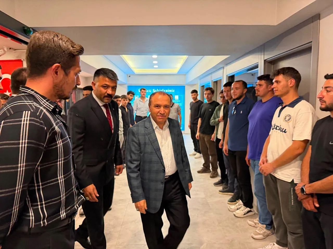 AKÜ Rektörü Tehlikeyi Gözler Önüne Serdi!