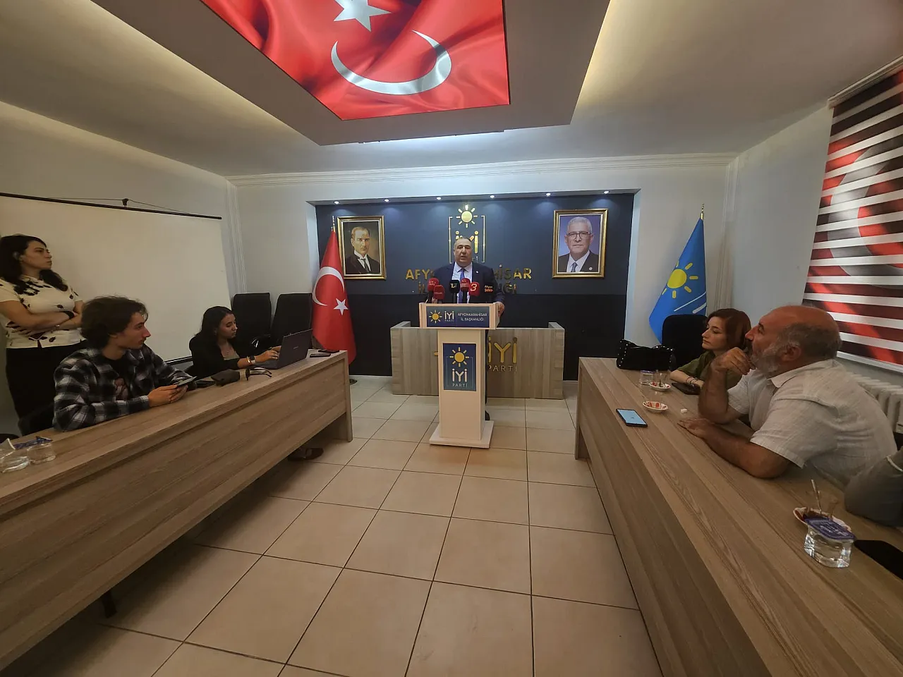 Mısırlıoğlu'ndan Ak Parti'ye Olay Sözler Papatya Falıyla İl Başkanı Seçilmez, Bostan Korkuluğu Atanacak!