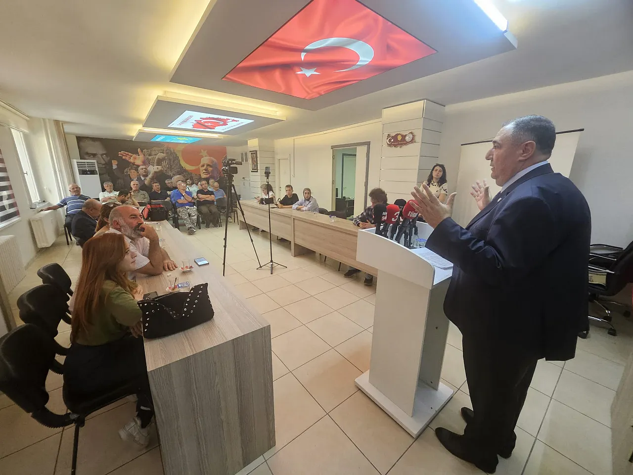 Mısırlıoğlu'ndan Ak Parti'ye Olay Sözler Papatya Falıyla İl Başkanı Seçilmez, Bostan Korkuluğu Atanacak!