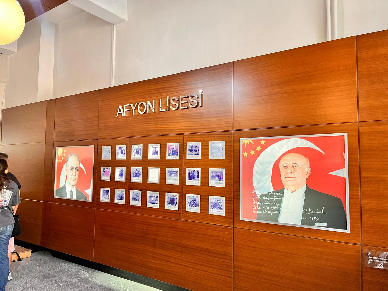 35 Yıl Sonra Buluştular: Afyon Lisesi 1991 Mat-B Mezunları Bir Araya Geldi