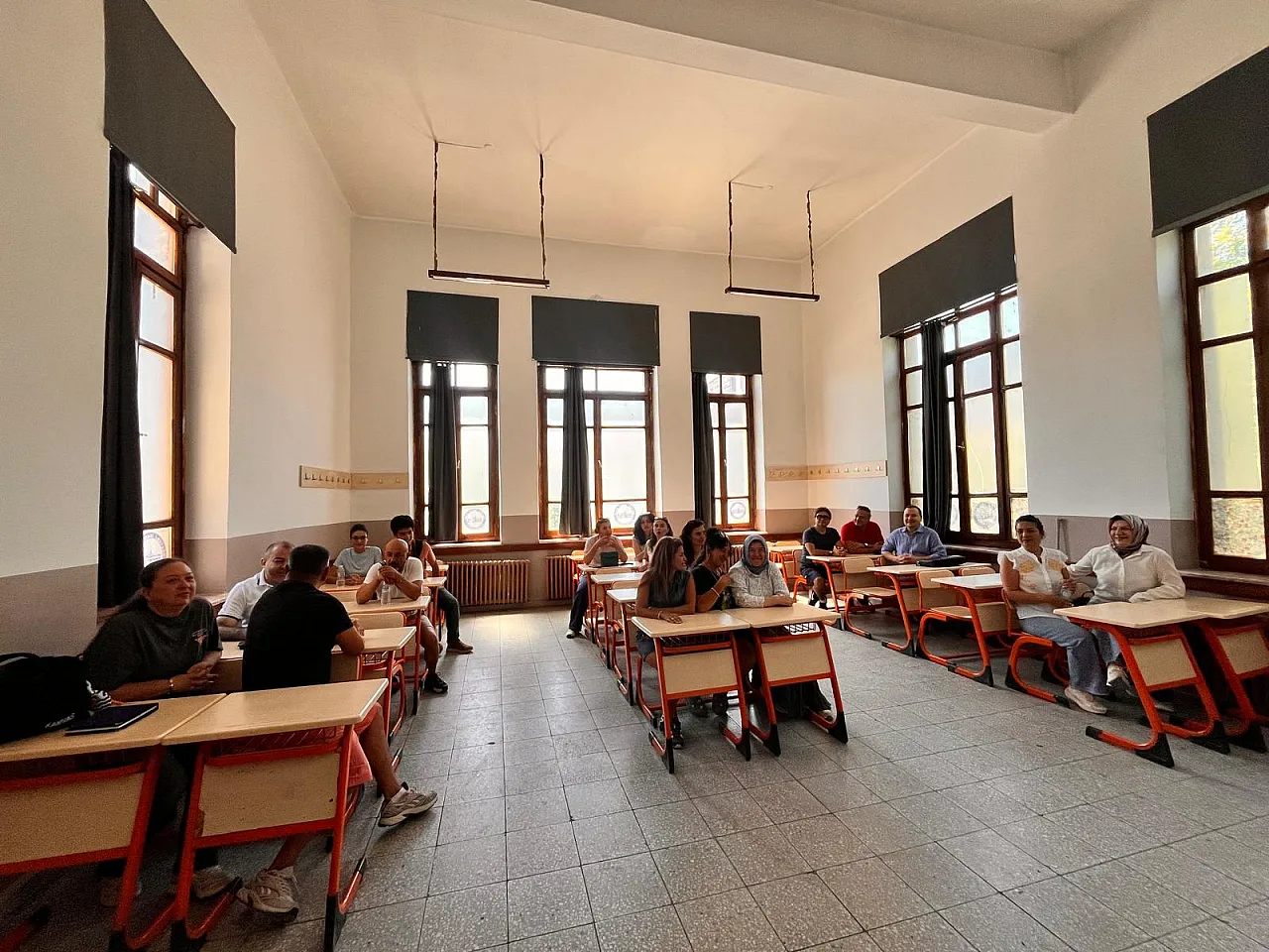 35 Yıl Sonra Buluştular: Afyon Lisesi 1991 Mat-B Mezunları Bir Araya Geldi
