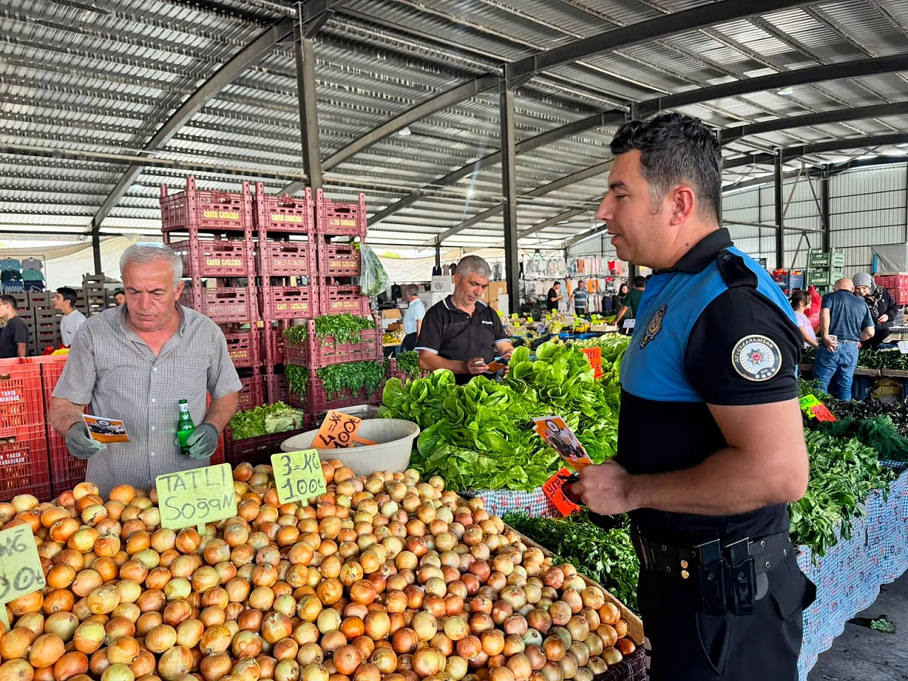 Afyon Pazarcılarını Polis Bilgilendirdi