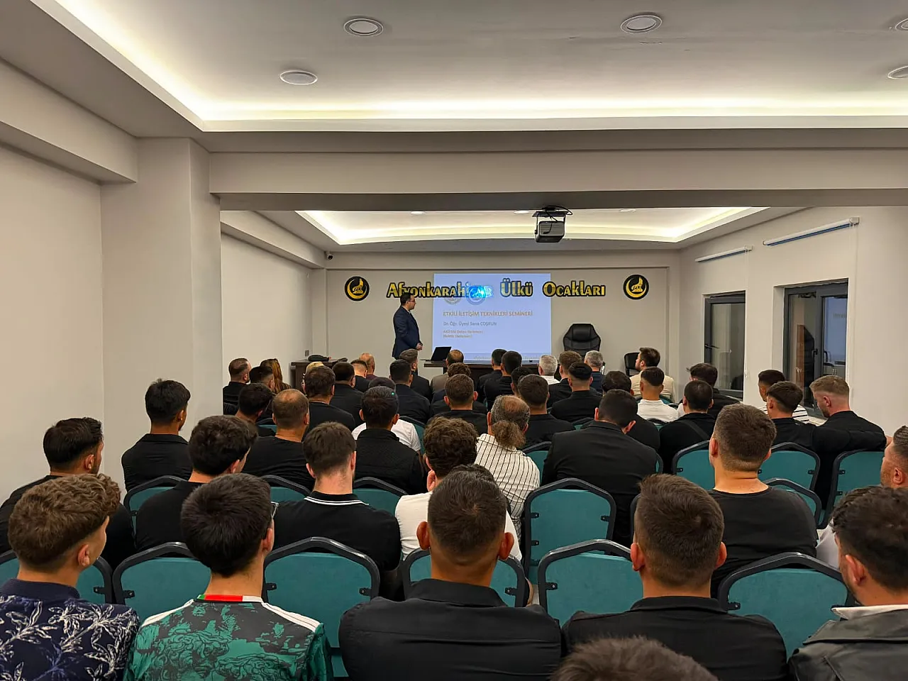 Afyon Ülkü Ocakları'nda Nezaket, Empati Ve İkna Eğitimi Verildi