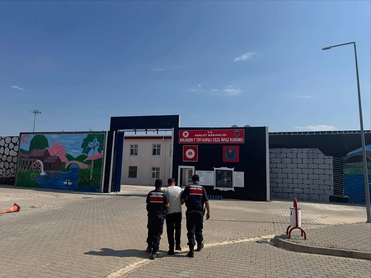 Afyon'da Jandarma 24 Kişi Yakaladı, 12'si Cezaevinde