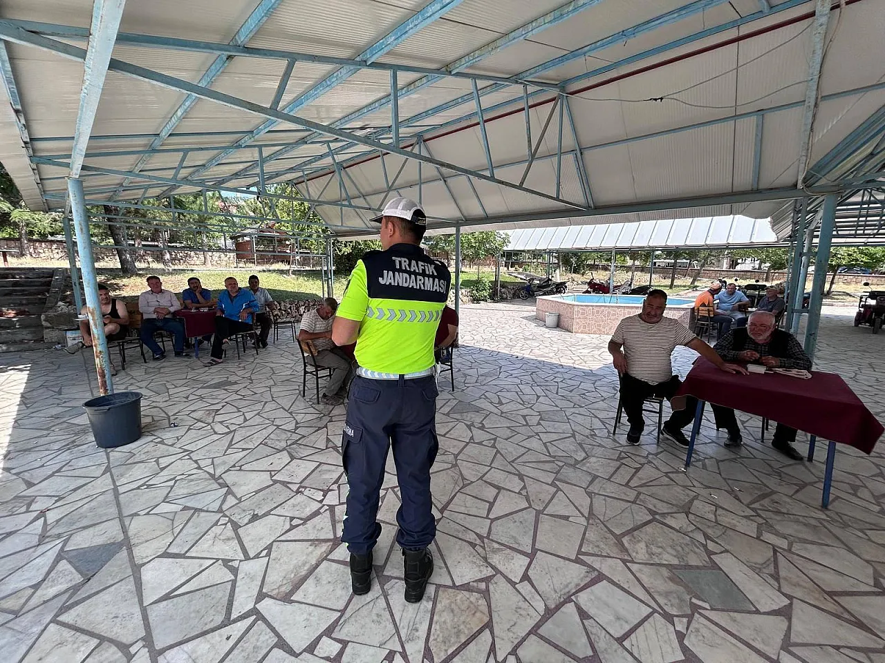 Afyon'da Jandarma 6 İlçede 1719 Kişiyi Bilgilendirdi