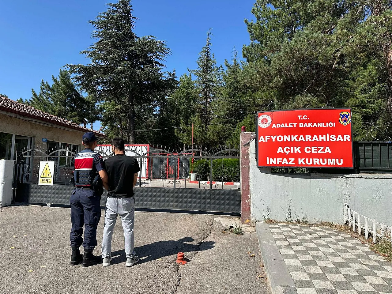 Afyonkarahisar'da 24 Aranan Şahıs Yakalandı, Milyonluk Ceza Kesildi