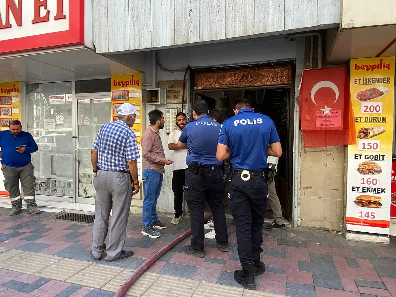 Ambaryolunda Yangına Müdahale Ediliyor