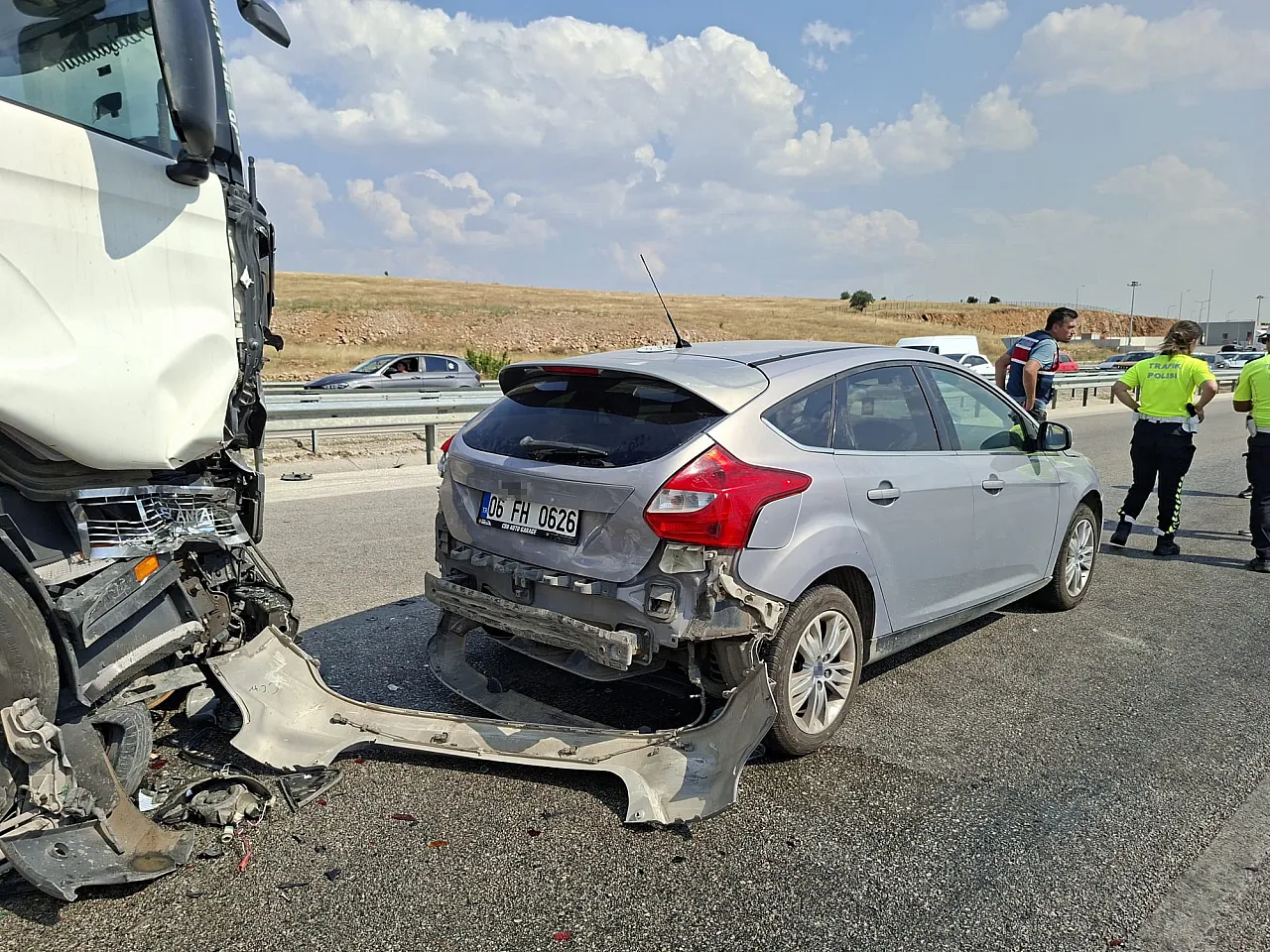 Anız Yangını Kazaya Neden Oldu: 13 Araç Birbirine Girdi
