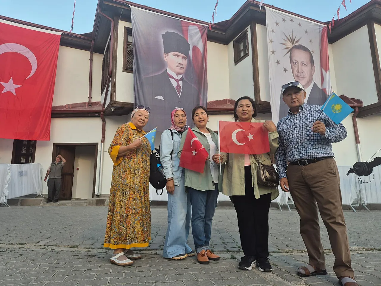 Ata Topraklarından Gelip Ata Yadigarına Sahip Çıktılar