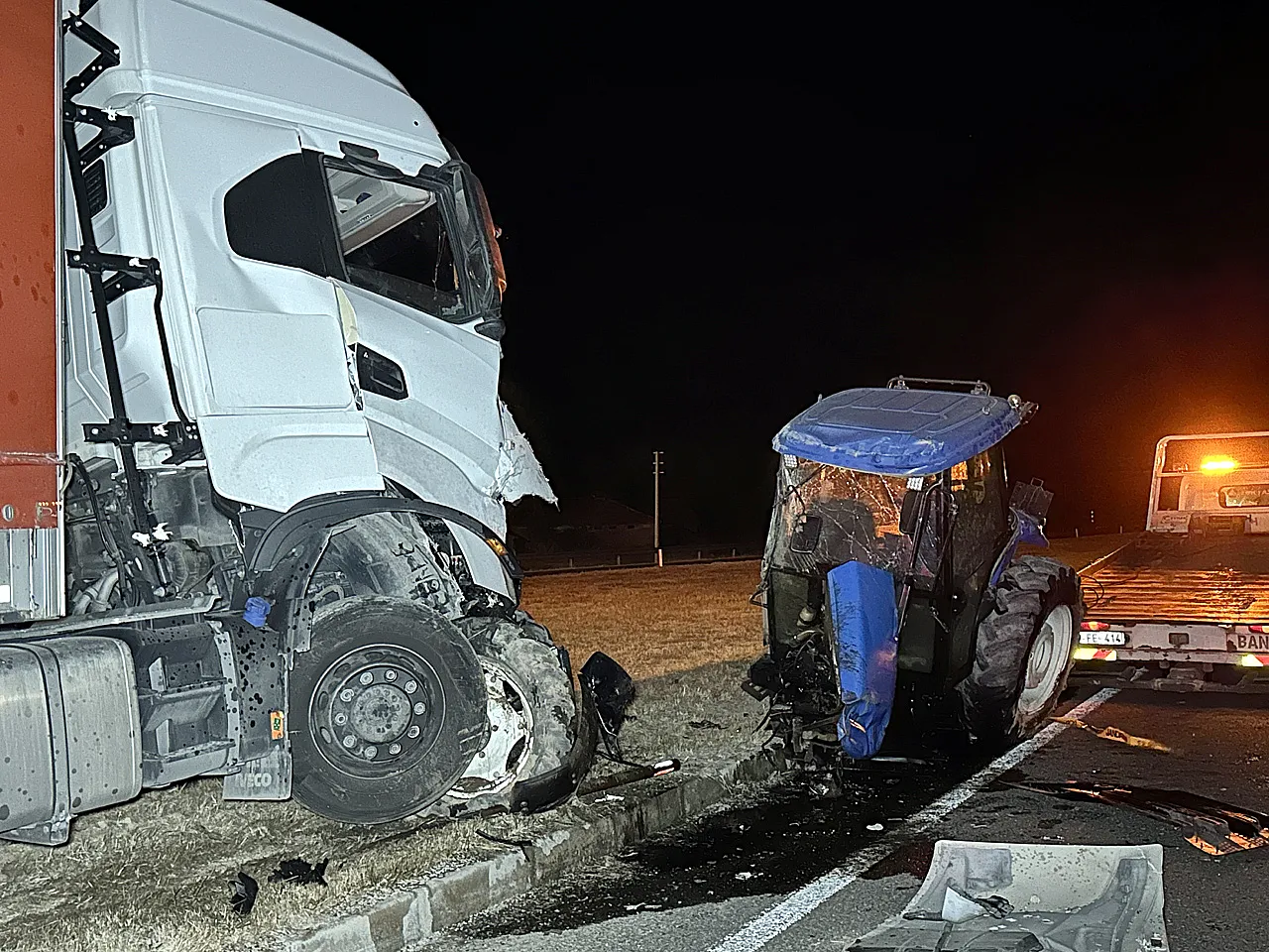 Feci Kaza: Tır Traktörü Biçti: 1 Ölü