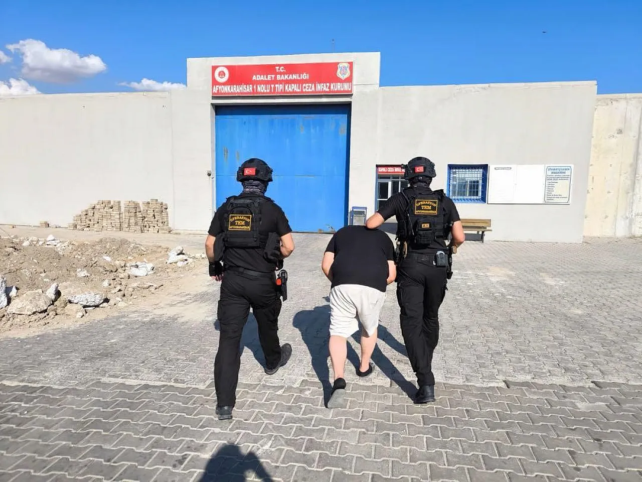Firari FETÖ'cü Teröriste Yardım Etti, Tutuklandı