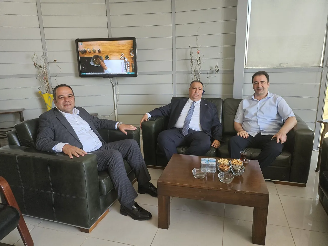 İYİ Partili Mısırlıoğlu TV3ü Ziyaret Etti, Vatandaşları Mitinge Davet Etti