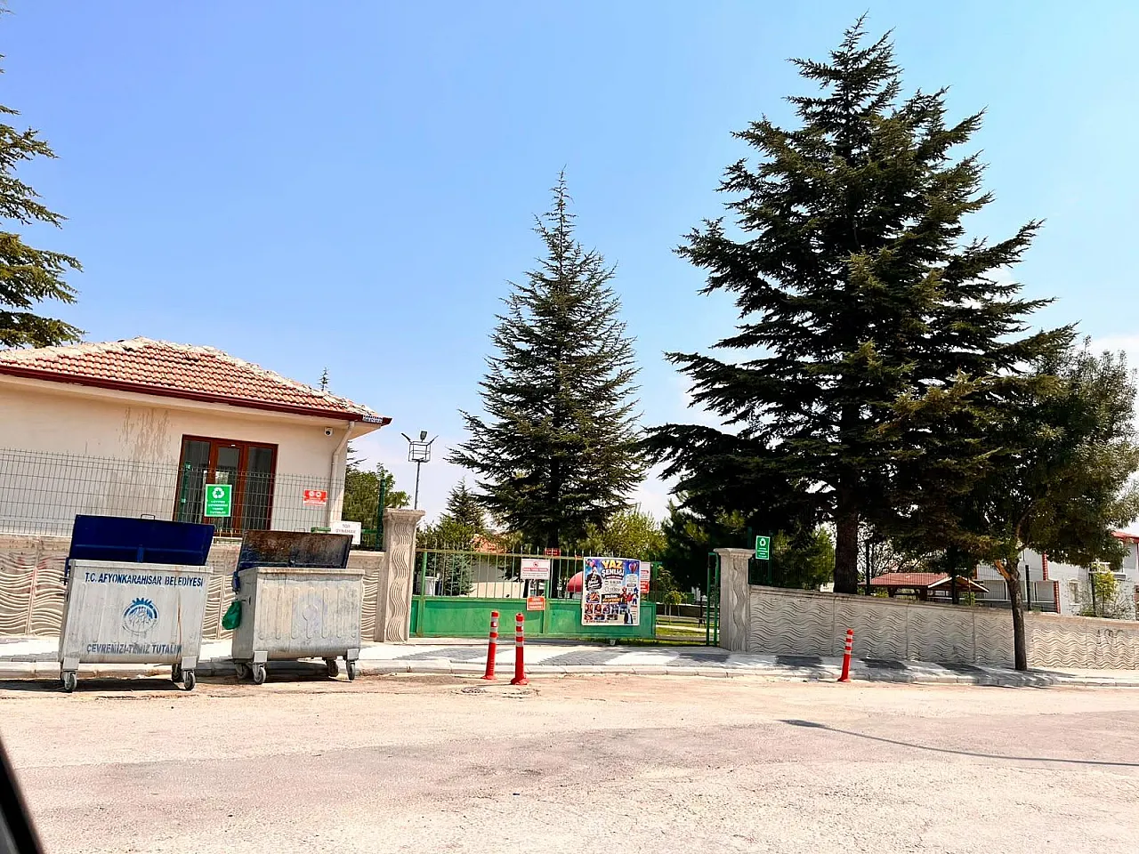 'Mescit Kapalı Mı Değil Mi?'