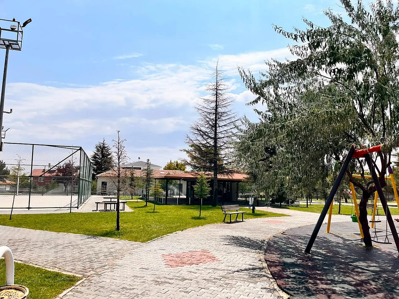 'Mescit Kapalı Mı Değil Mi?'
