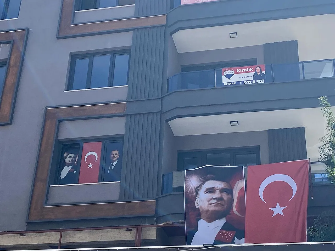 Yeni Parti KADEM'e Komşu Oldu