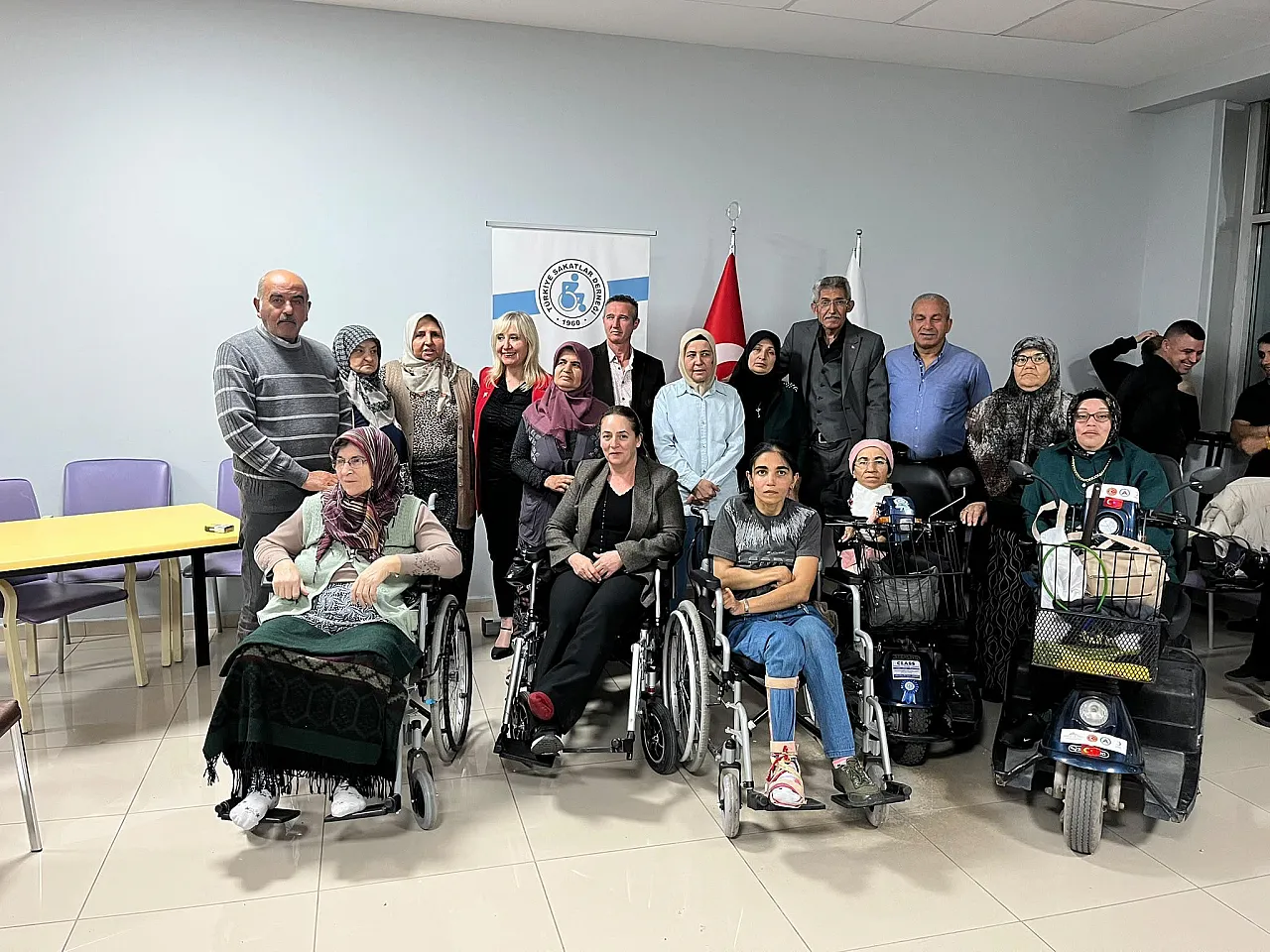AFSÜ'de Fizik Tedavi Hastalarına Moral Gecesi