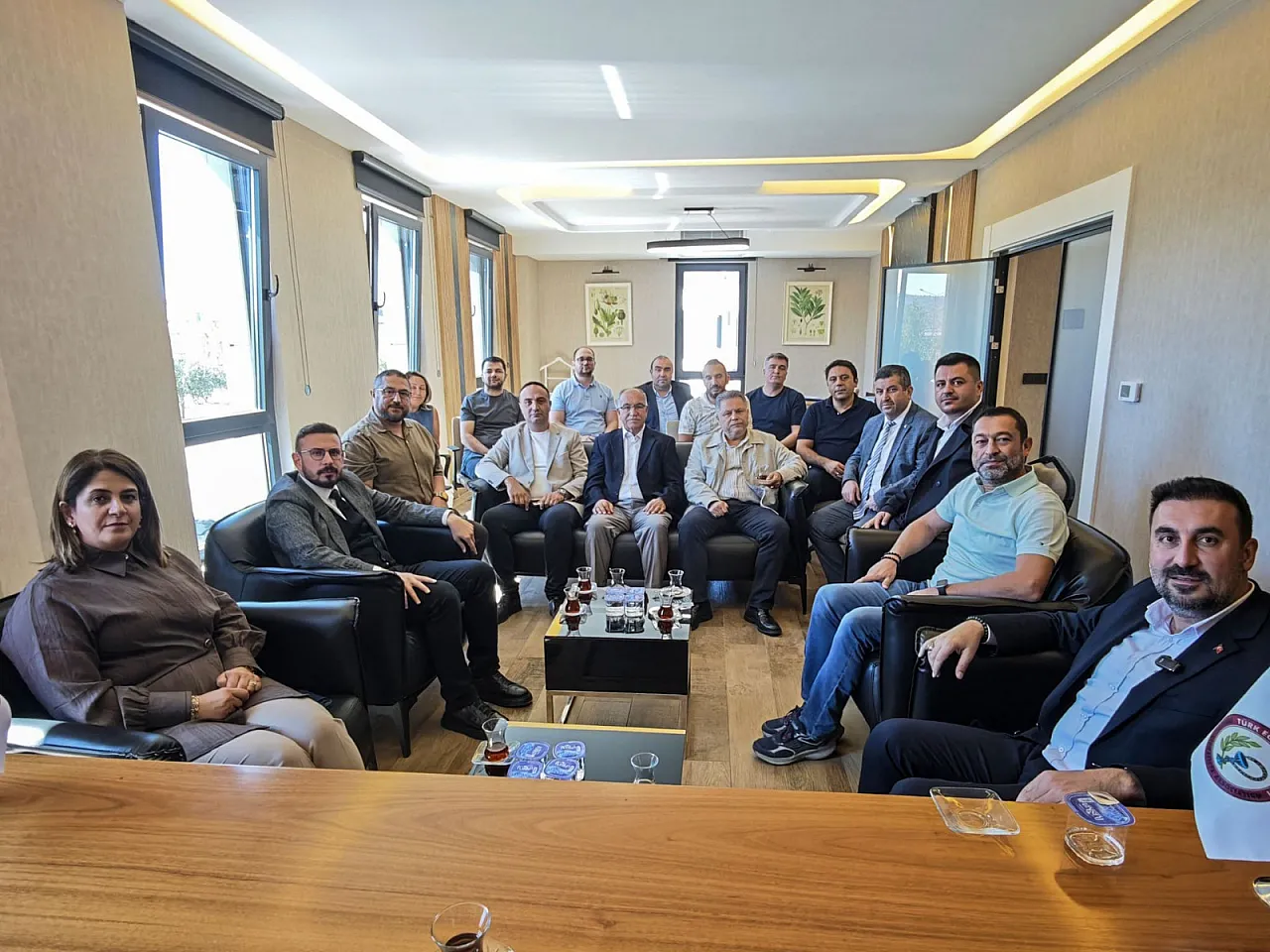 AK Parti Heyeti Eczacı Odası'nda