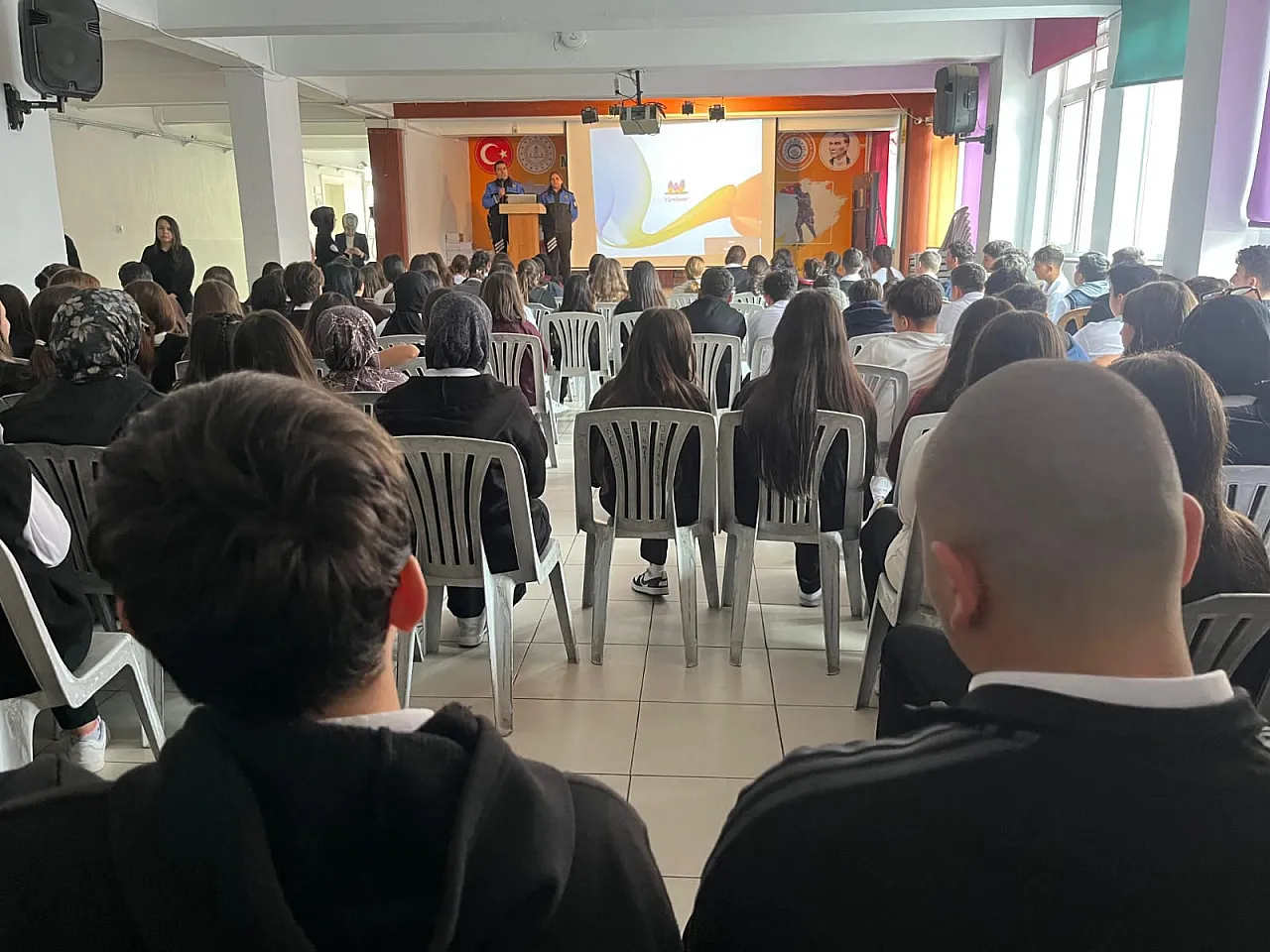 Polis Ekipleri Tek Tek Anlattı Afyon'da Lise Öğrencilerine Önemli Uyarılar!