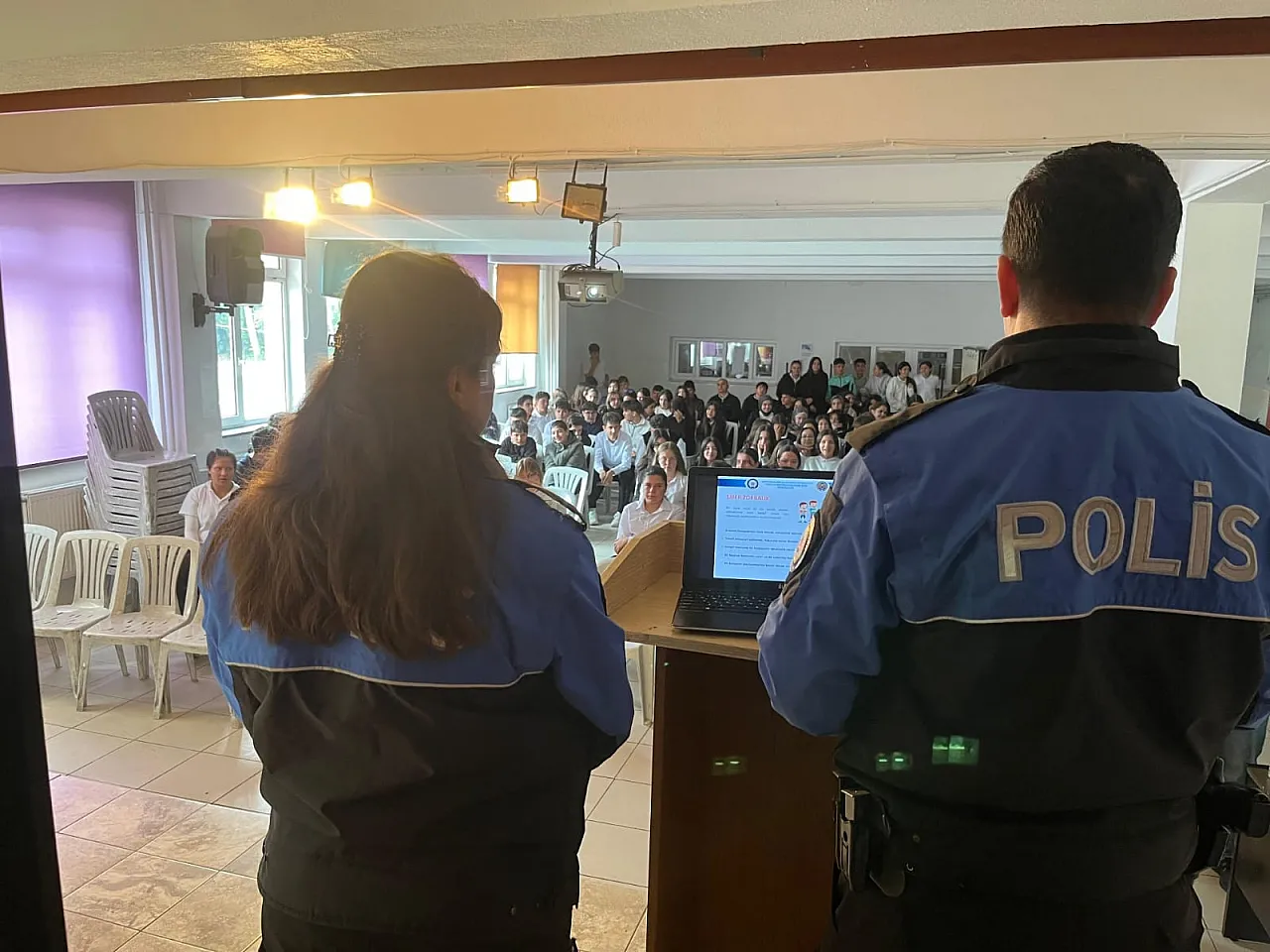 Polis Ekipleri Tek Tek Anlattı Afyon'da Lise Öğrencilerine Önemli Uyarılar!
