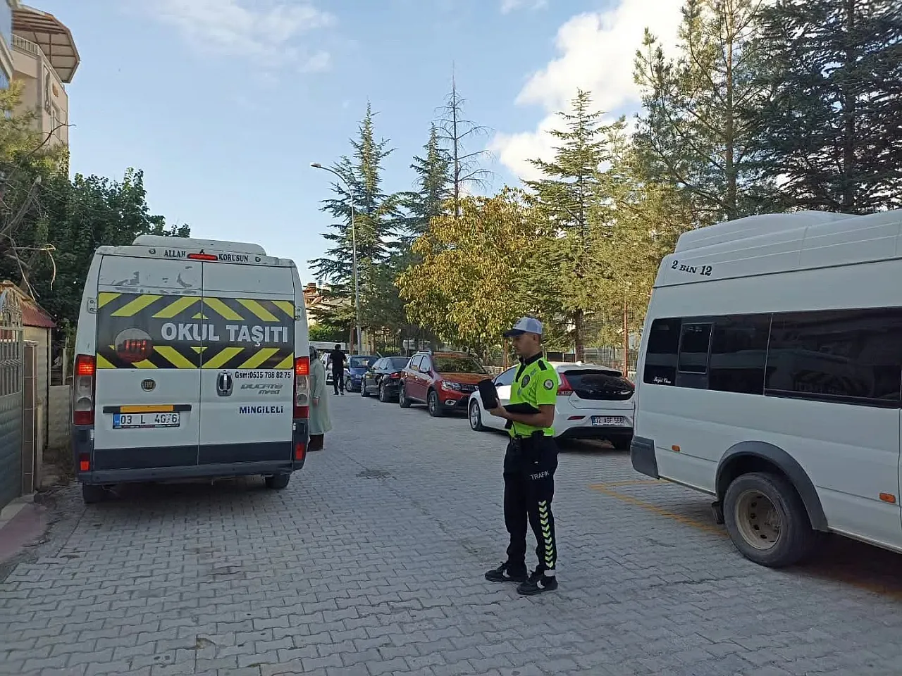 Sandıklı'da Okul Çevreleri Ve Öğrenci Servisleri Denetlendi