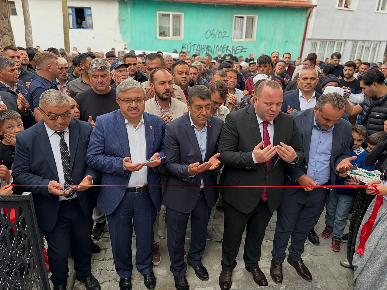 Şuhut Başören'de Yeni Cami İbadete Açıldı