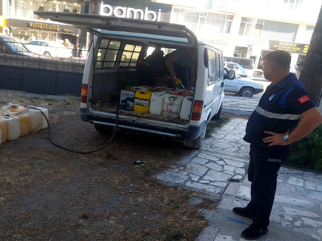 Şuhut'ta Okul Yanında Yapılan Akaryakıt Satışını Belediye Durdurdu