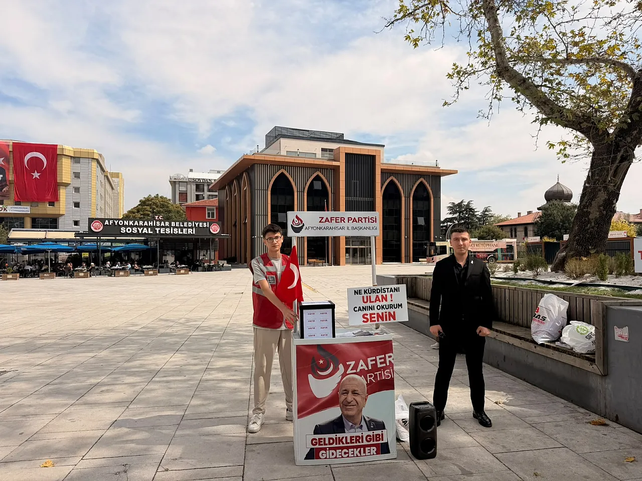 Zafer Partisi'nden Zafer Meydanı'nda 'Çerçeve Yasaya Hayır' Standı