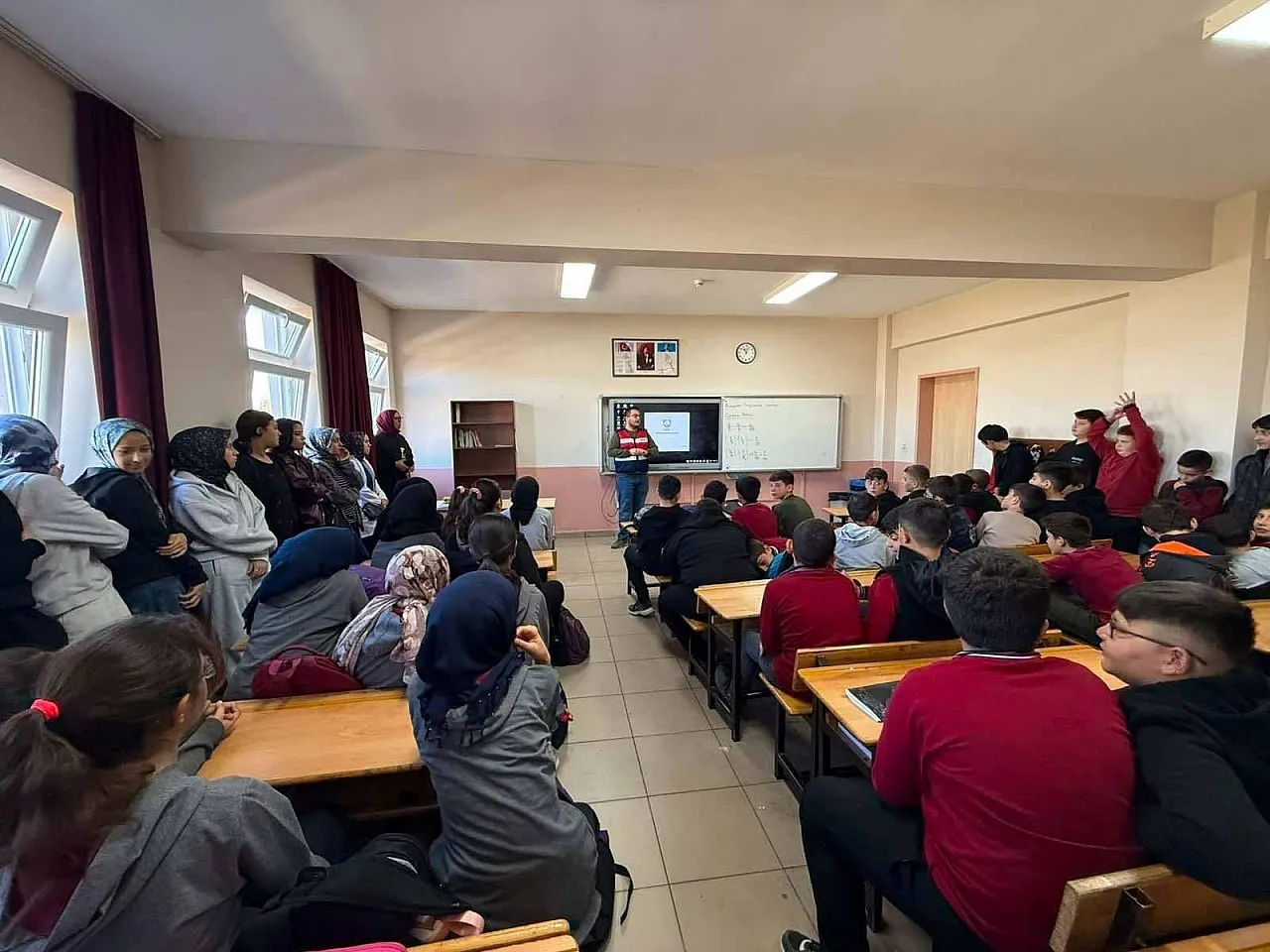 Afyon'da Jandarmadan Dijital Kalkan: 730 Kişiye Siber Güvenlik Eğitimi!