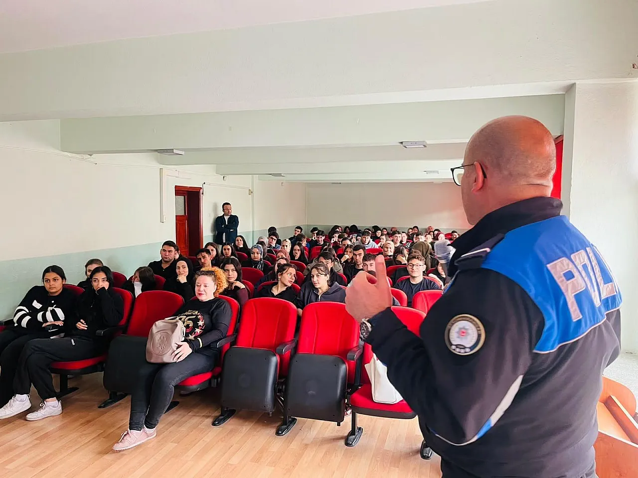 Afyonkarahisar'da Polisten Lise Öğrencilerine Hayati Uyarılar