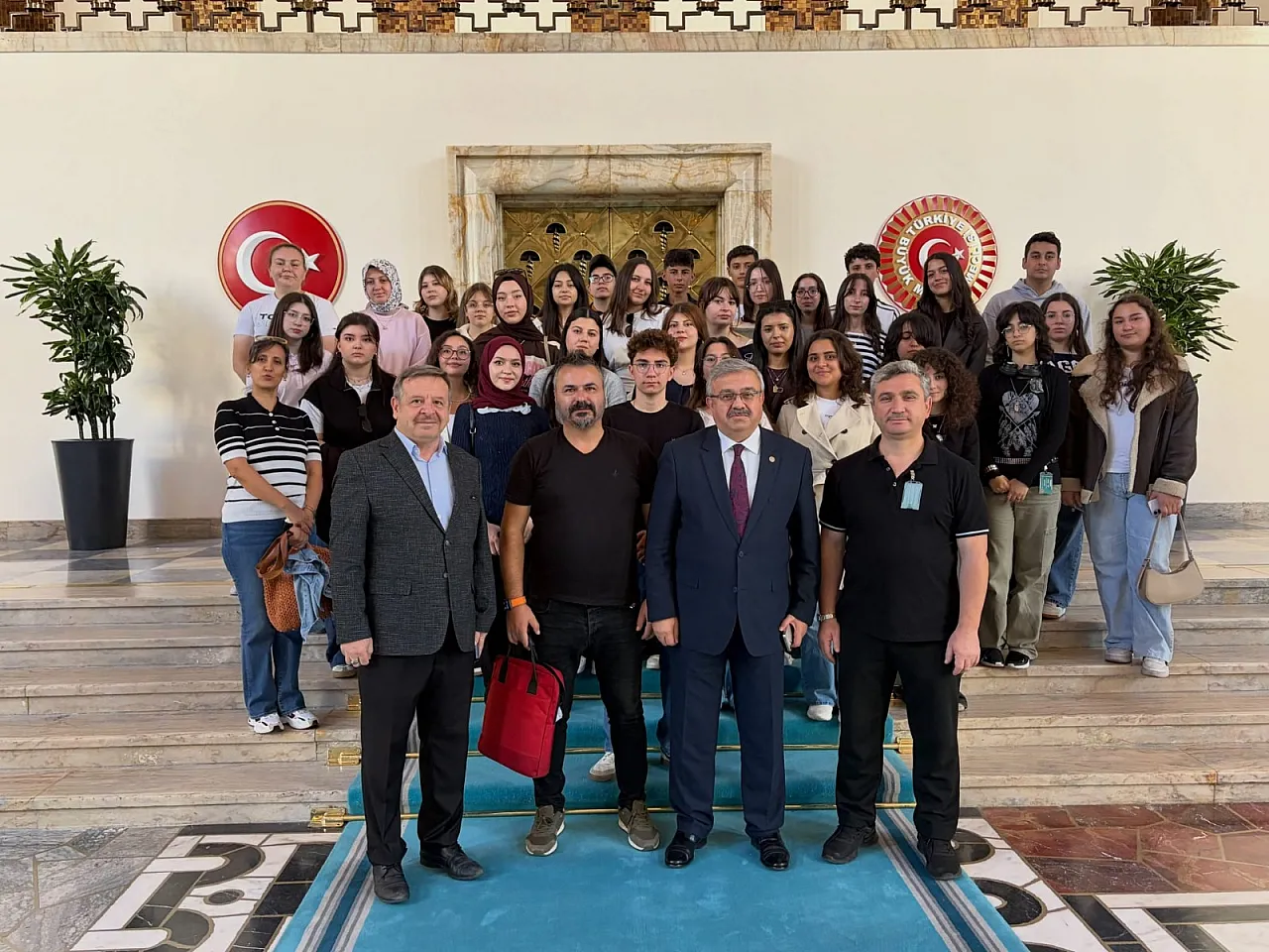 Afyonlu Vekil, Mezun Olduğu Okulun Öğrencilerini Meclis'te Ağırladı!