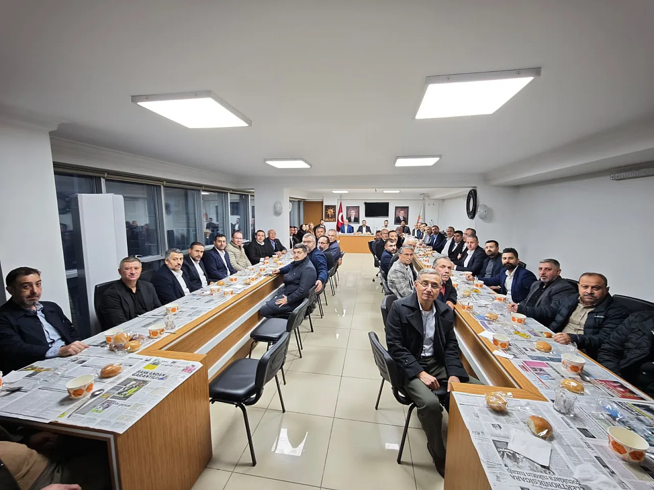 AK Parti'nin Yeni Yöneticileri Namazda Buluştu, Kurban Keserek Göreve Başladı