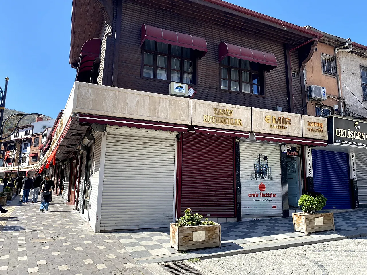 Elektrik Kesildi, Uzun Çarşı'da İşler Durdu