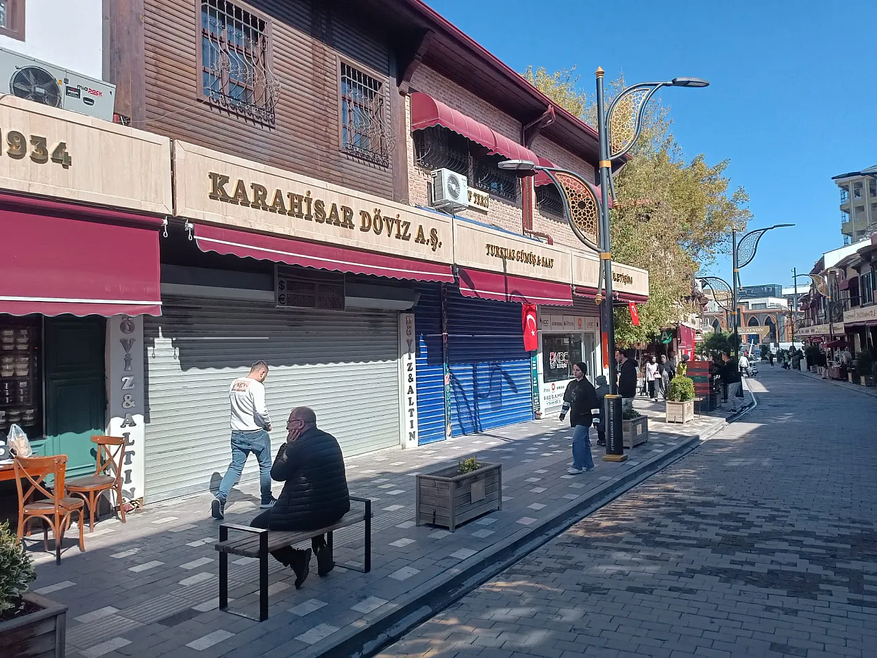 Elektrik Kesildi, Uzun Çarşı'da İşler Durdu