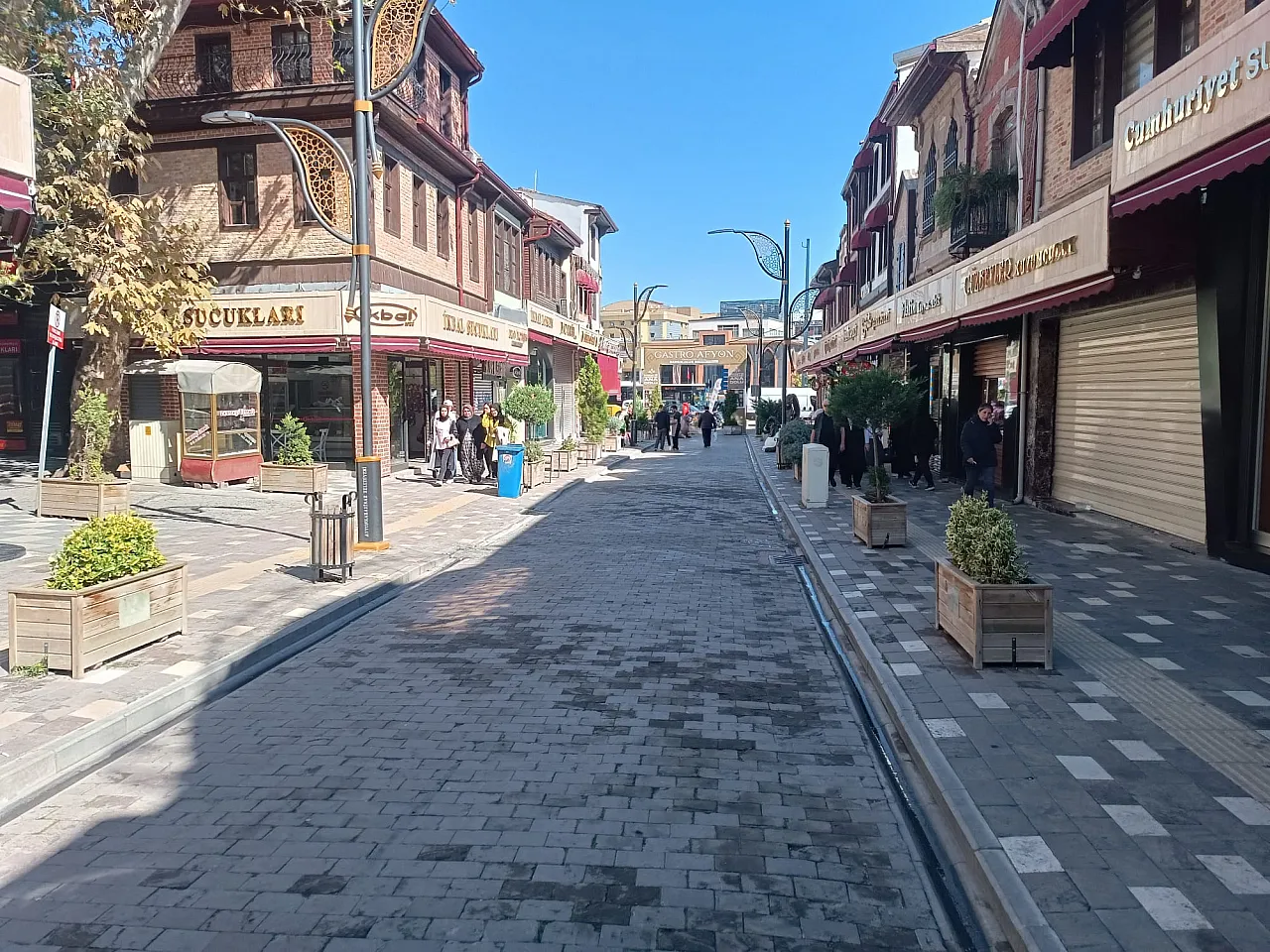 Elektrik Kesildi, Uzun Çarşı'da İşler Durdu