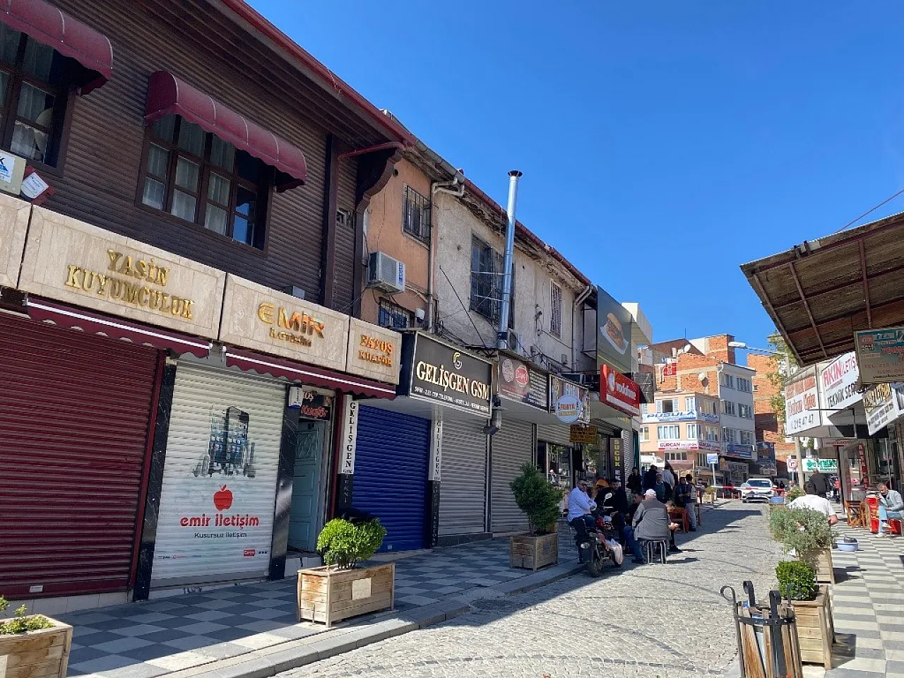 Elektrik Kesildi, Uzun Çarşı'da İşler Durdu