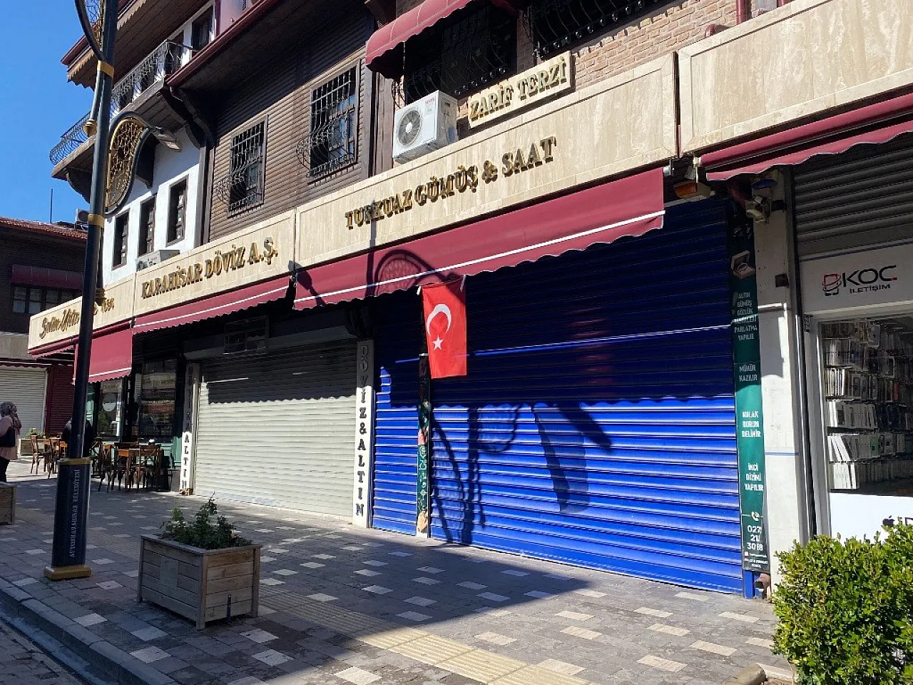 Elektrik Kesildi, Uzun Çarşı'da İşler Durdu
