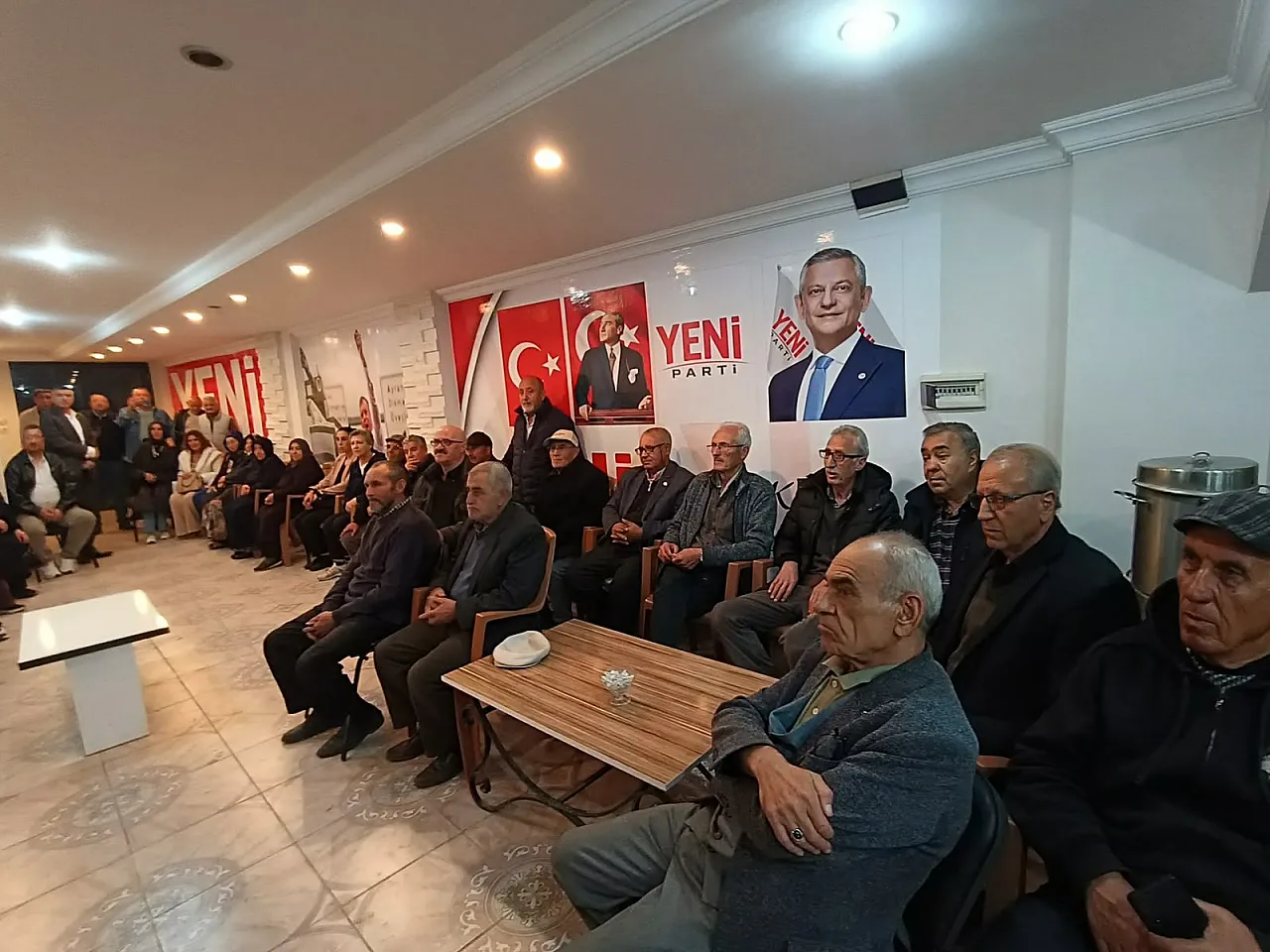 Hasan Karadeniz Çobanlar ve Bolvadin'de Üyelerle Buluştu
