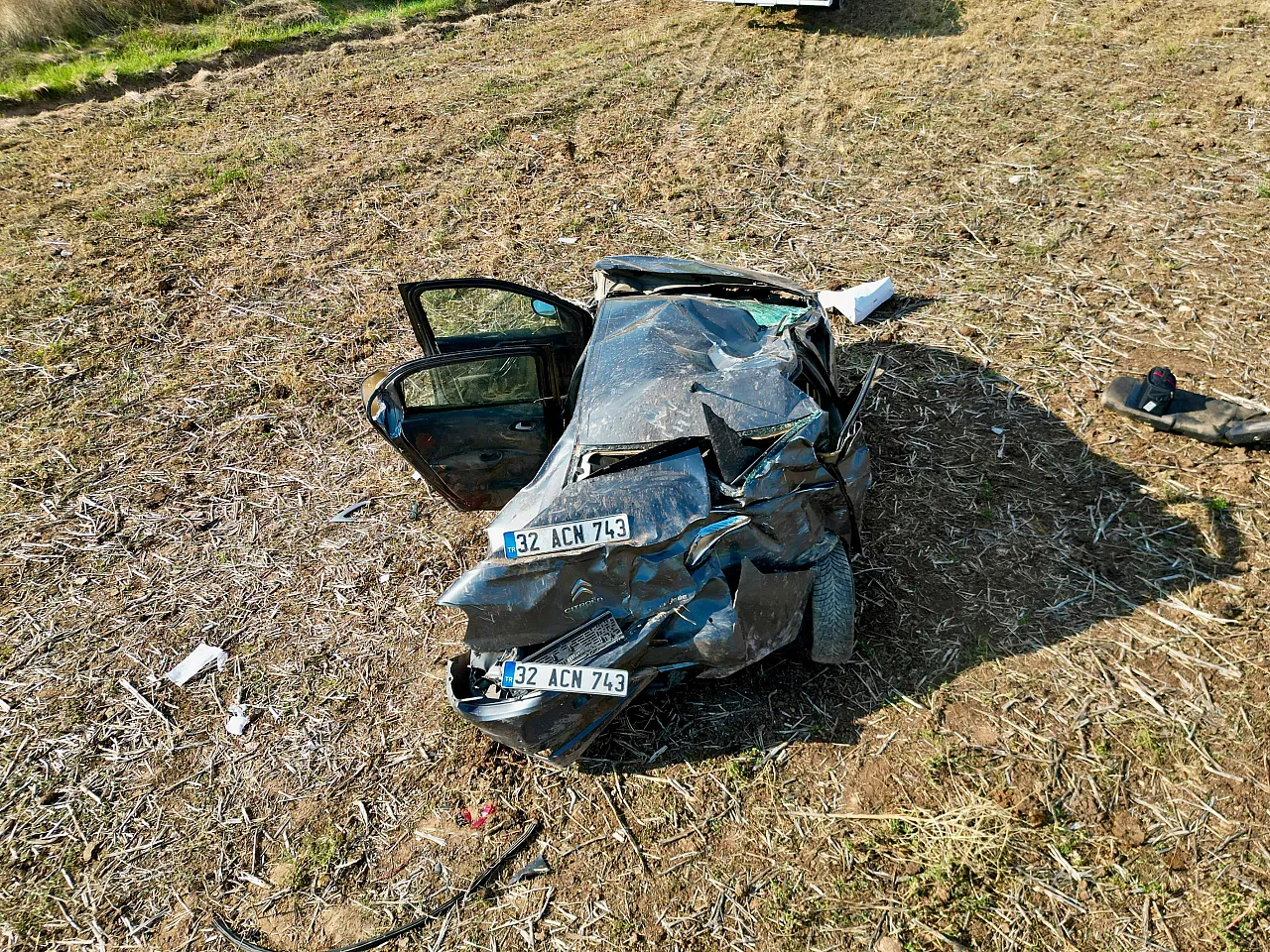 Kağıt Gibi Ezilen Otomobilden Şans Eseri Yaralı Çıktı