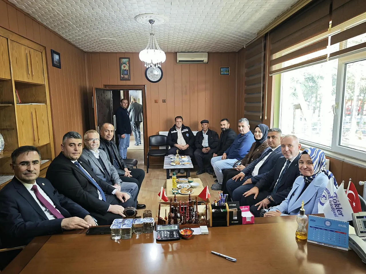 Milletvekili Arslan'dan Gediz'de Duygusal Buluşma: Sıra Arkadaşı Başhekim Çıktı!