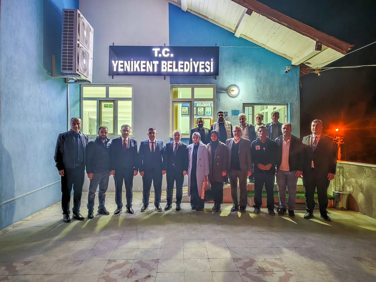 Milletvekili Arslan'dan Gediz'de Duygusal Buluşma: Sıra Arkadaşı Başhekim Çıktı!