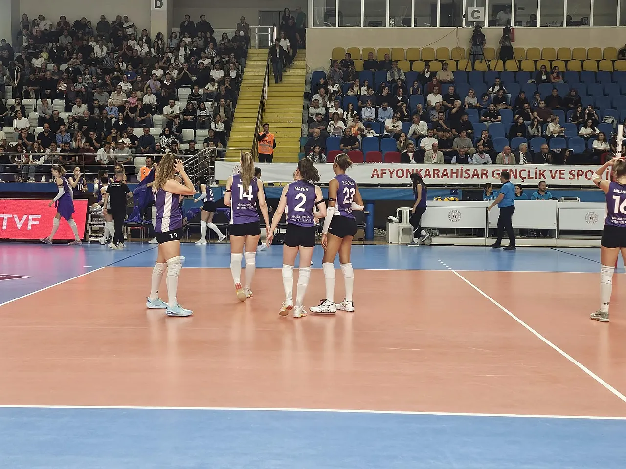 Zaferin Sultanları İlk Seti Aldı, Maçı Kaybetti