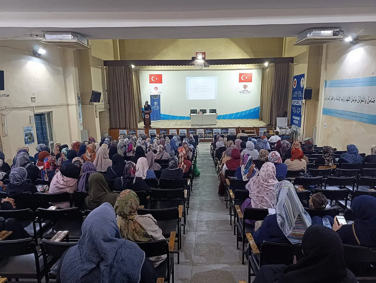 Afyon'da Kur'an Kursu Öğreticilerine Seminer Düzenlendi