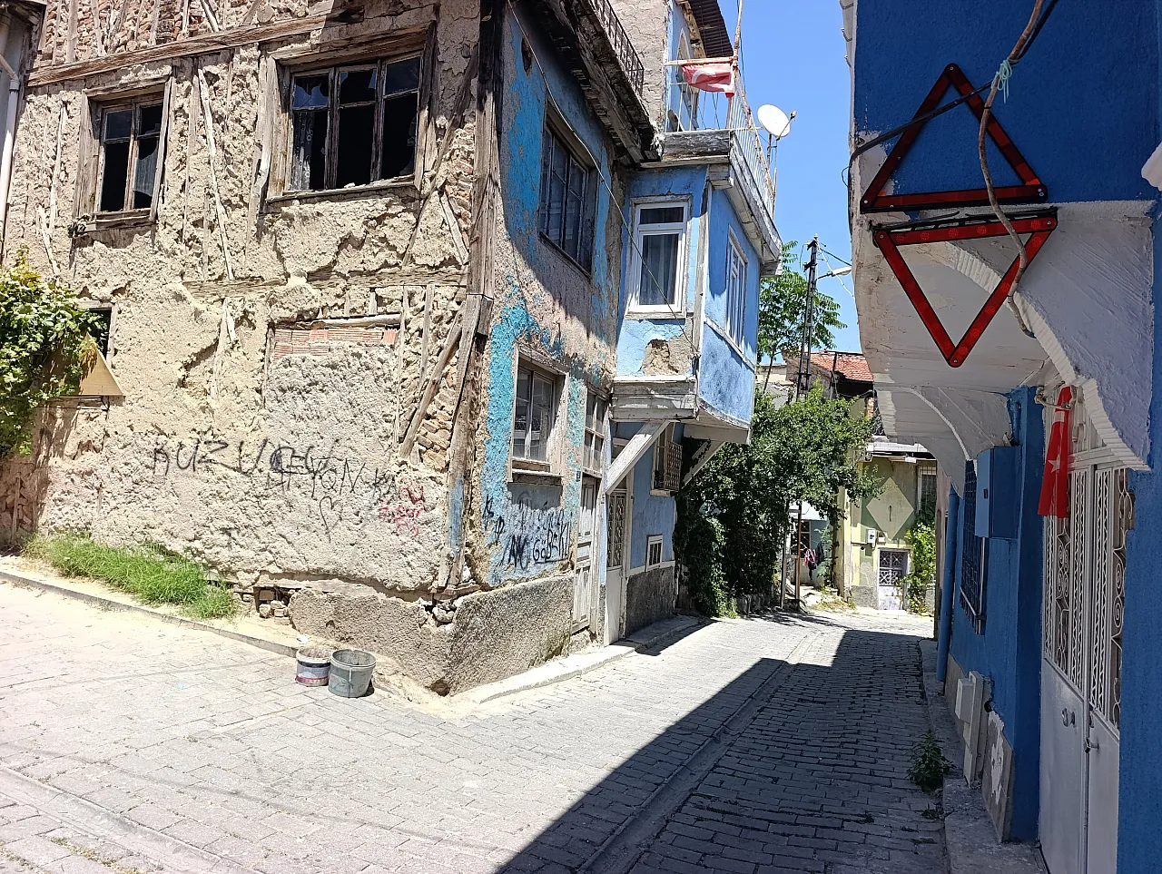 Sürücüler Fark Etsin Diye Kirişe Reflektör Astı