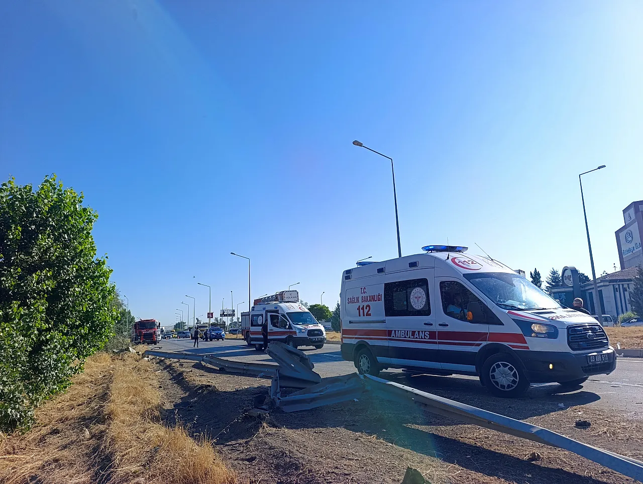 Afyon'da Yolcu Otobüsü Devrildi: 22 Kişi Yaralandı