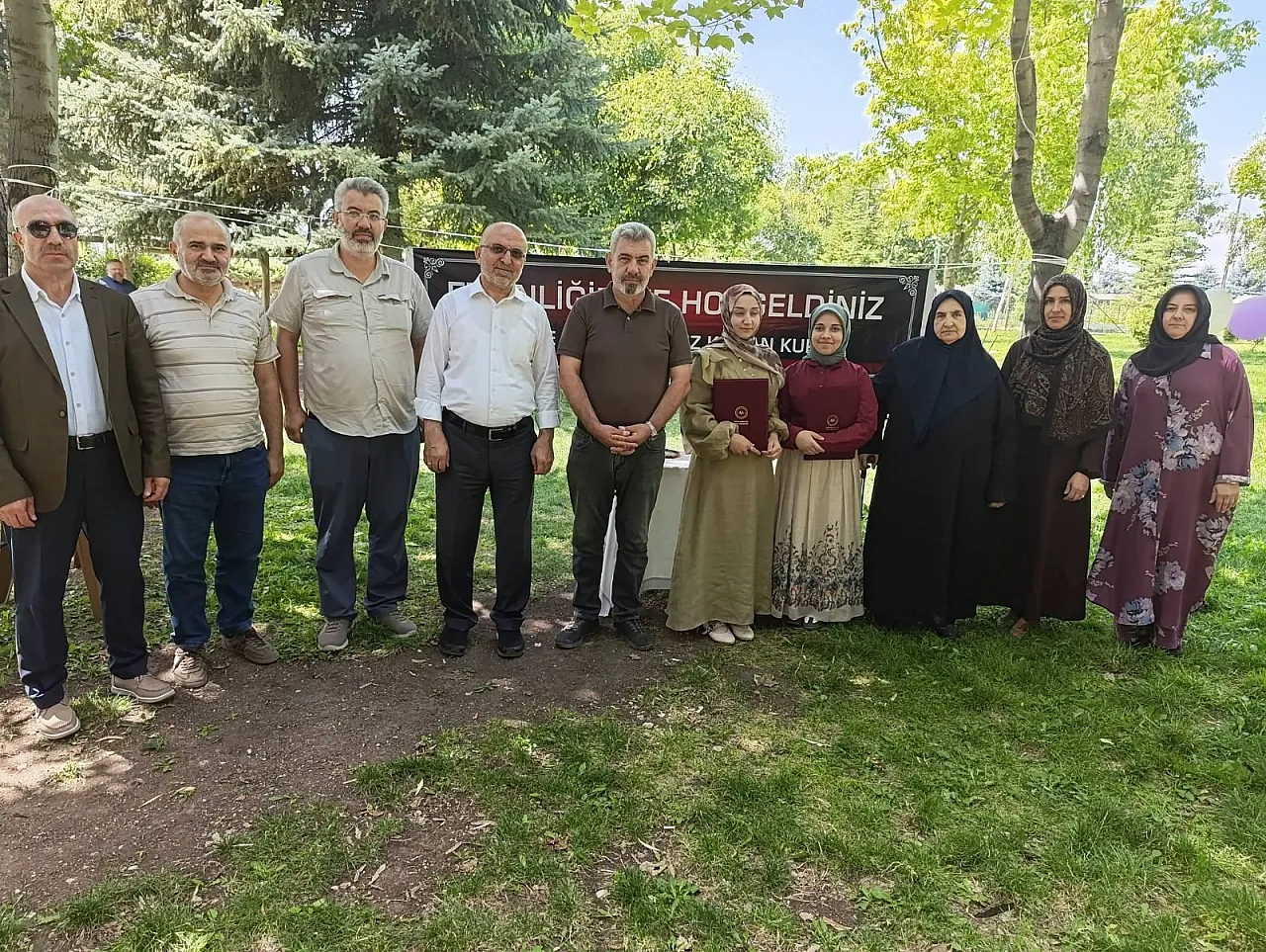 Başarılı Hafizelere Belgeleri Verildi